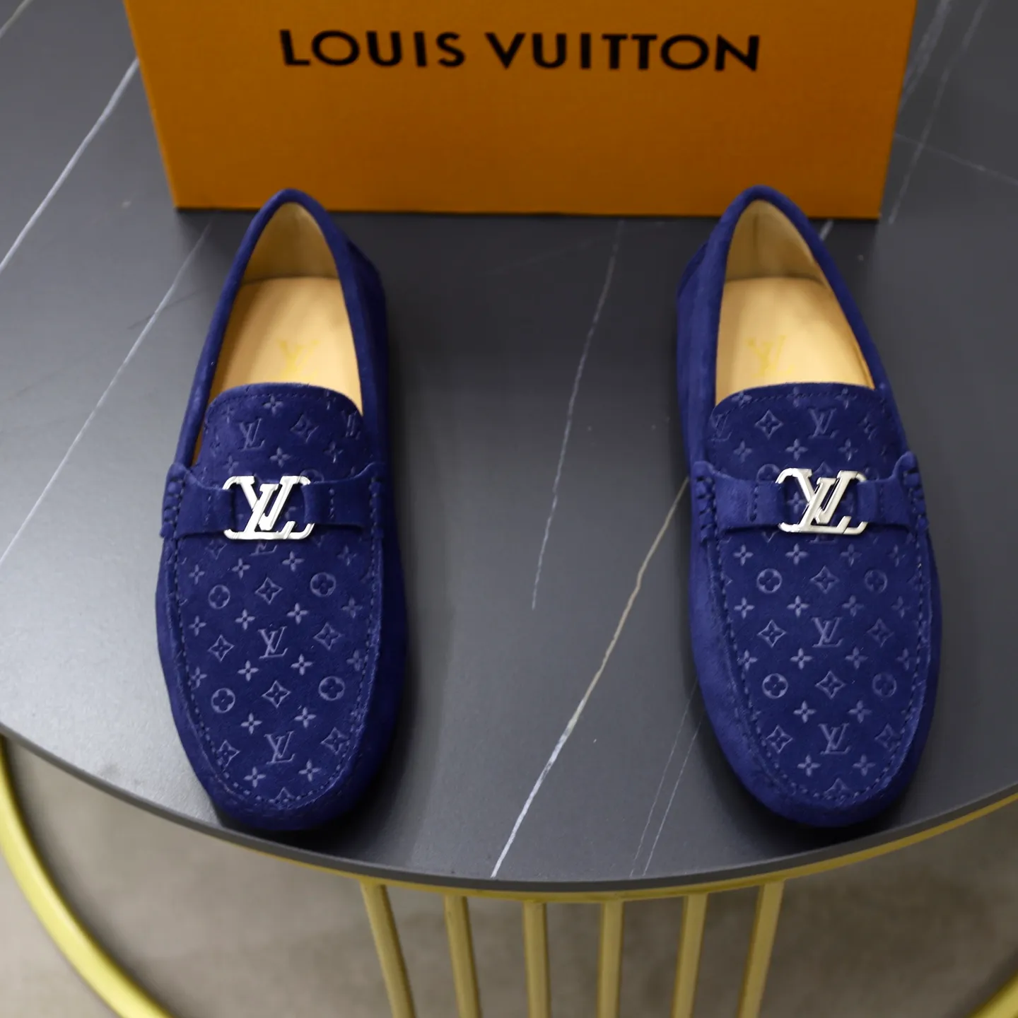 Ex-factory price: 480💰【LV】Louis Vuitton ⚠️High-end men’s driving and pedal series ⚠️38-44 (customized for 45) ⚠️All original cowhide leather! Thick and soft! Made entirely of calfskin lining! The latest non-slip beanie sole! Three-dimensional package technology! Fashionable and classic! Handicrafts! Original high quality! Feel free to compare!